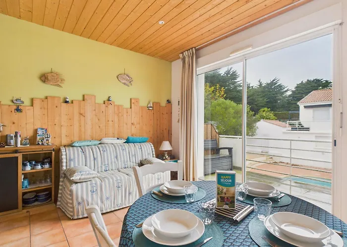 400m De La Plage, Avec Piscine *