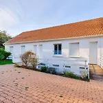 400m De La Plage, Avec Piscine Apartment *